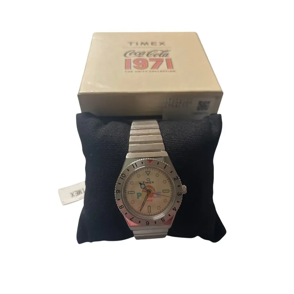 NIB Timex Analogue Quartz Watch Stainless Steel Strap TW2V25800 Glow in the Dark